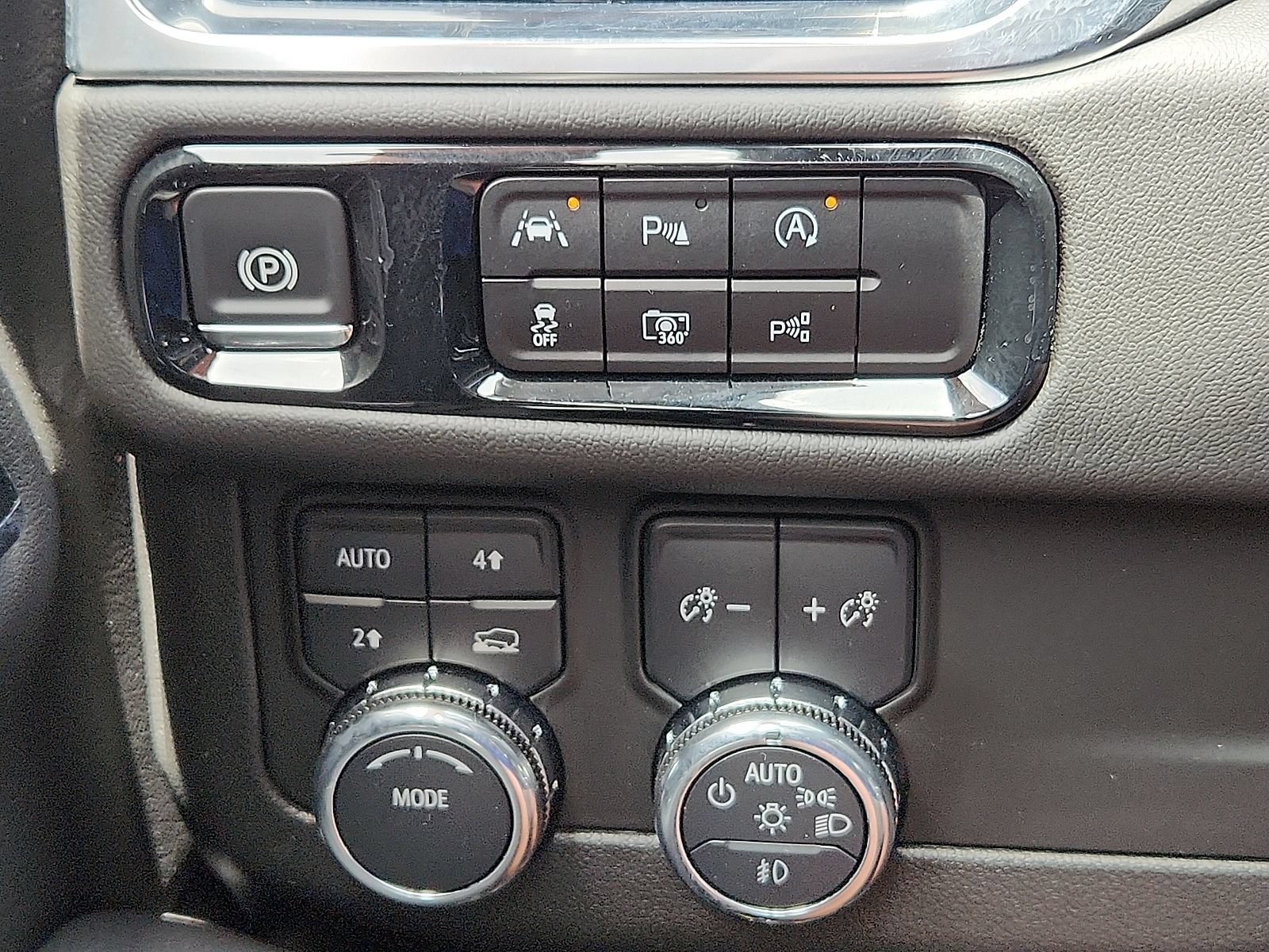 Used 2025 GMC Yukon Denali AWD/4WD image 22