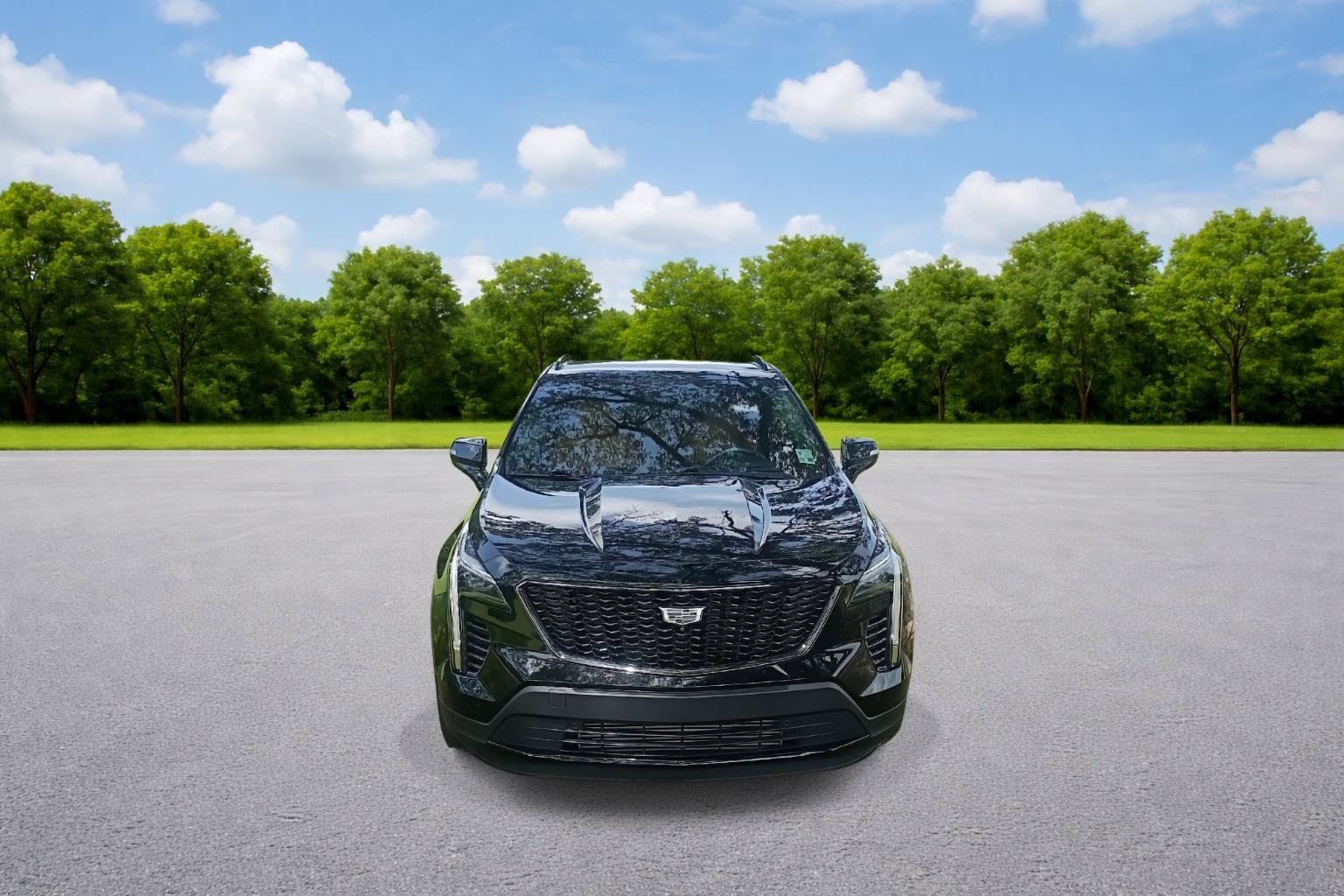 Used 2022 Cadillac XT4 Sport w/ LPO, ONYX Package FWD image 2