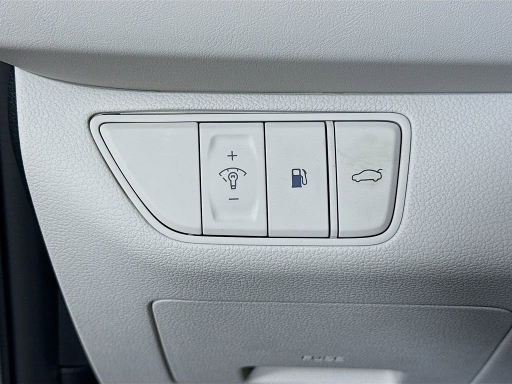 Used 2025 Genesis G70 2.5T image 10