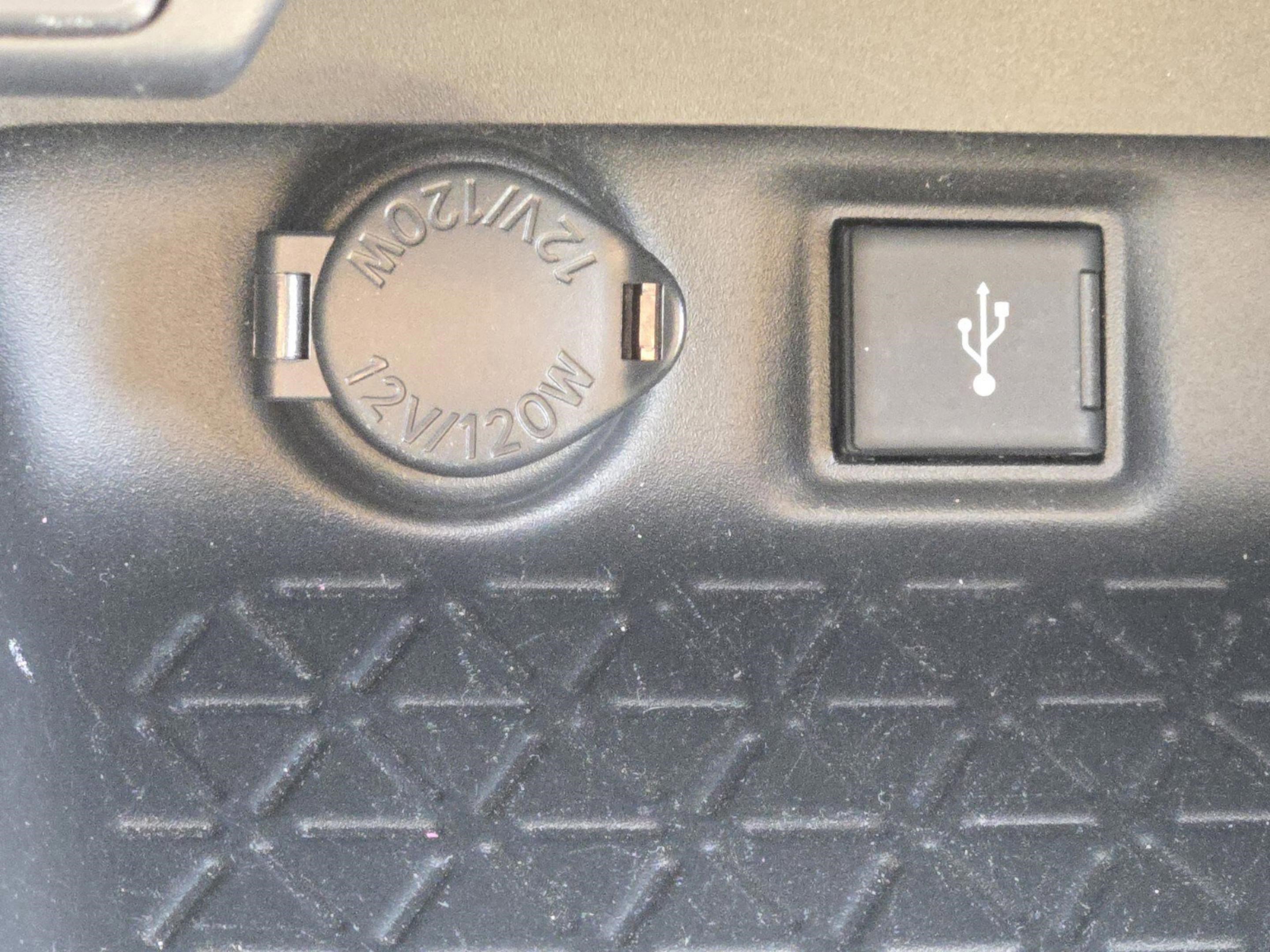 Used 2020 Toyota RAV4 LE image 43