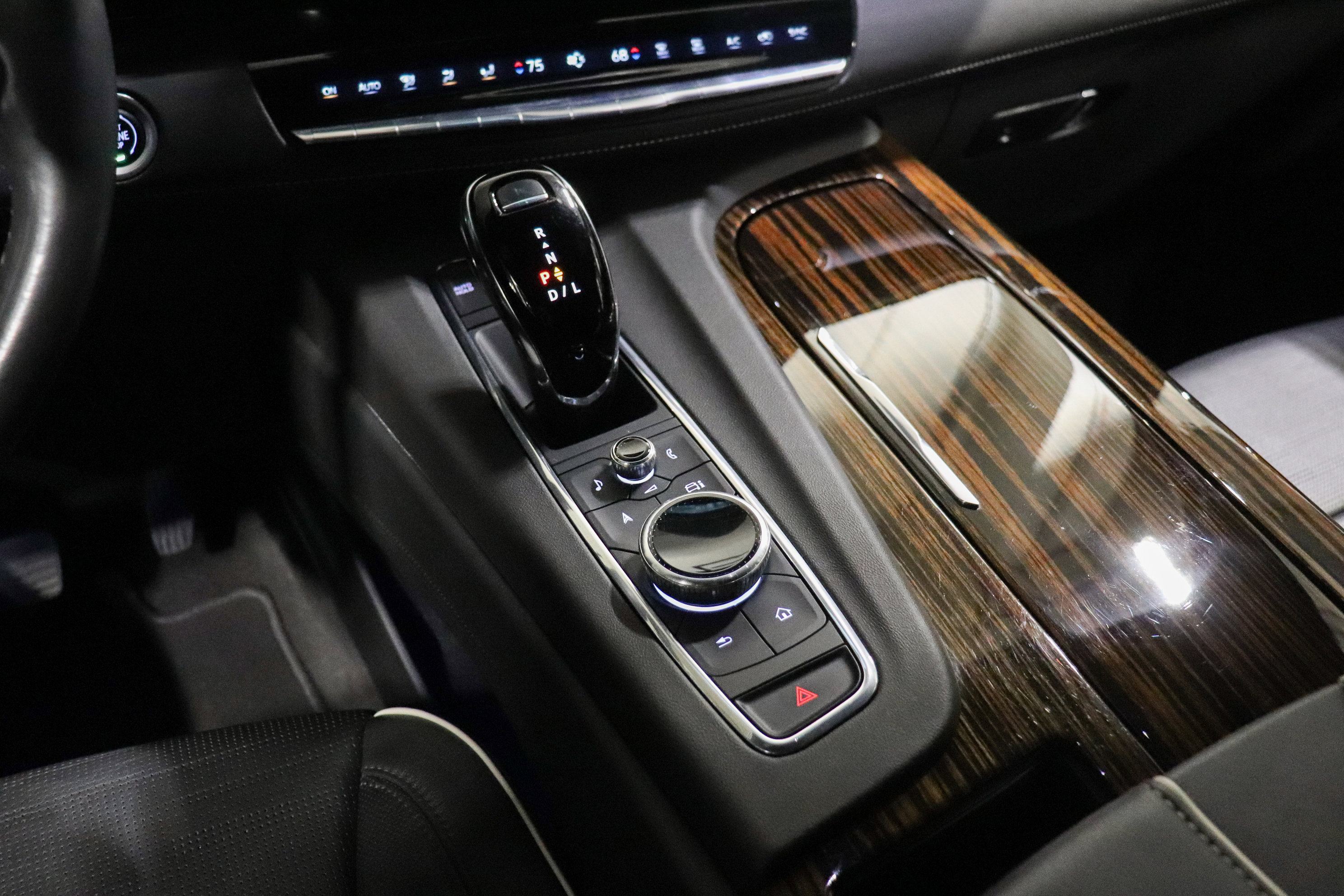 Used 2022 Cadillac Escalade Premium Luxury image 32