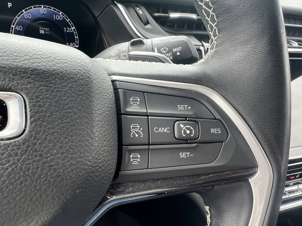 Used 2022 Jeep Grand Cherokee Altitude AWD/4WD image 16