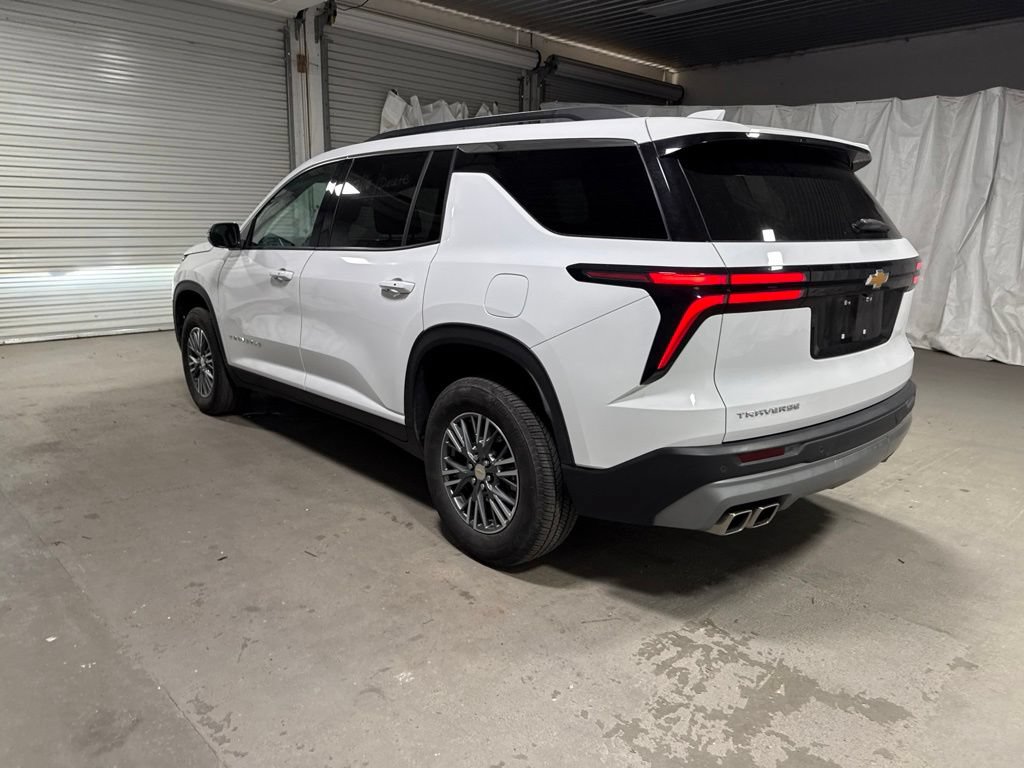 Used 2025 Chevrolet Traverse LT FWD image 5