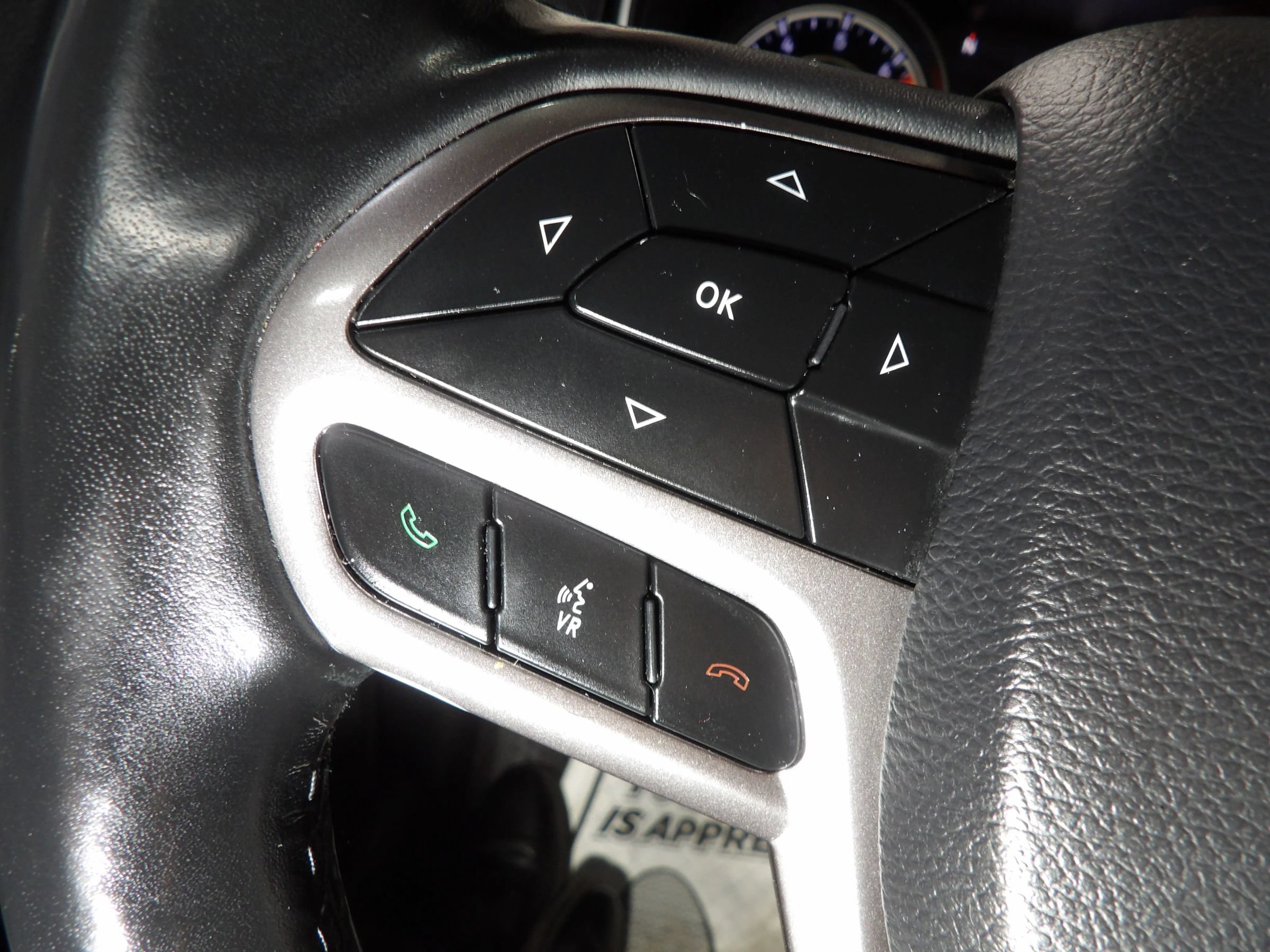 Used 2019 Jeep Cherokee Limited FWD image 18