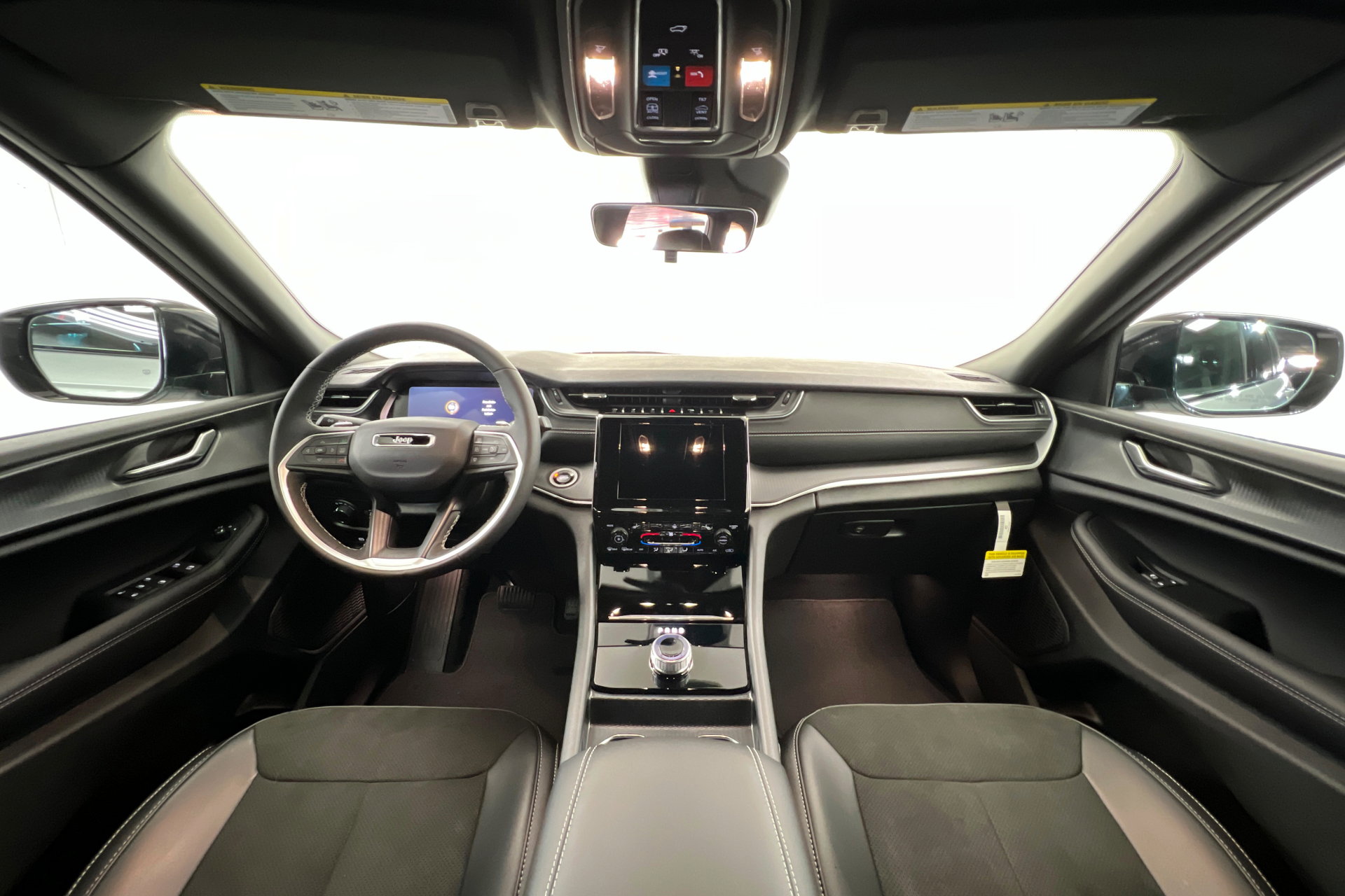 New 2025 Jeep Grand Cherokee 4WD image 9