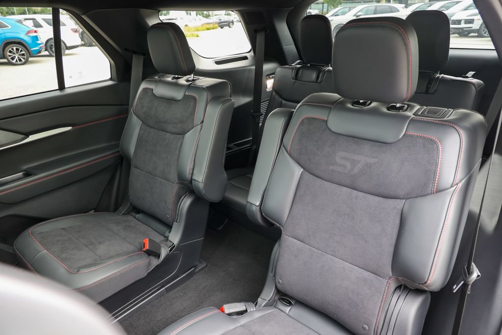 Used 2025 Ford Explorer ST w/ Sun And Sound Package AWD/4WD image 40