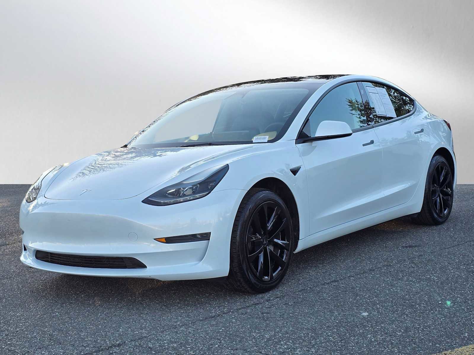 Used 2023 Tesla Model 3 Standard Range image 3