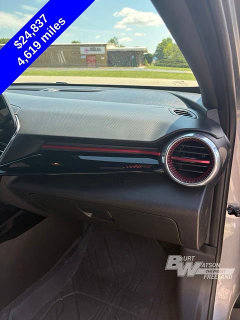 Used 2024 Chevrolet Trax RS w/ Sunroof Package FWD image 31