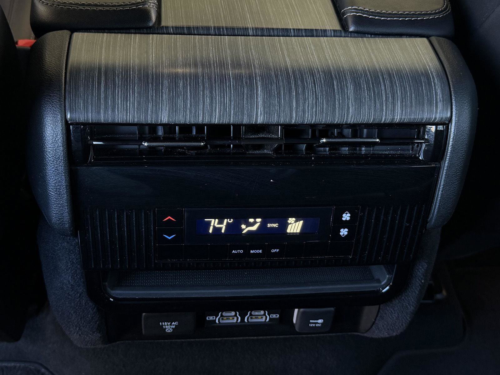 Used 2024 Jeep Wagoneer Series II w/ Flexible Seating Group image 7