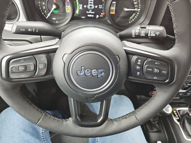 Used 2025 Jeep Wrangler Willys image 21