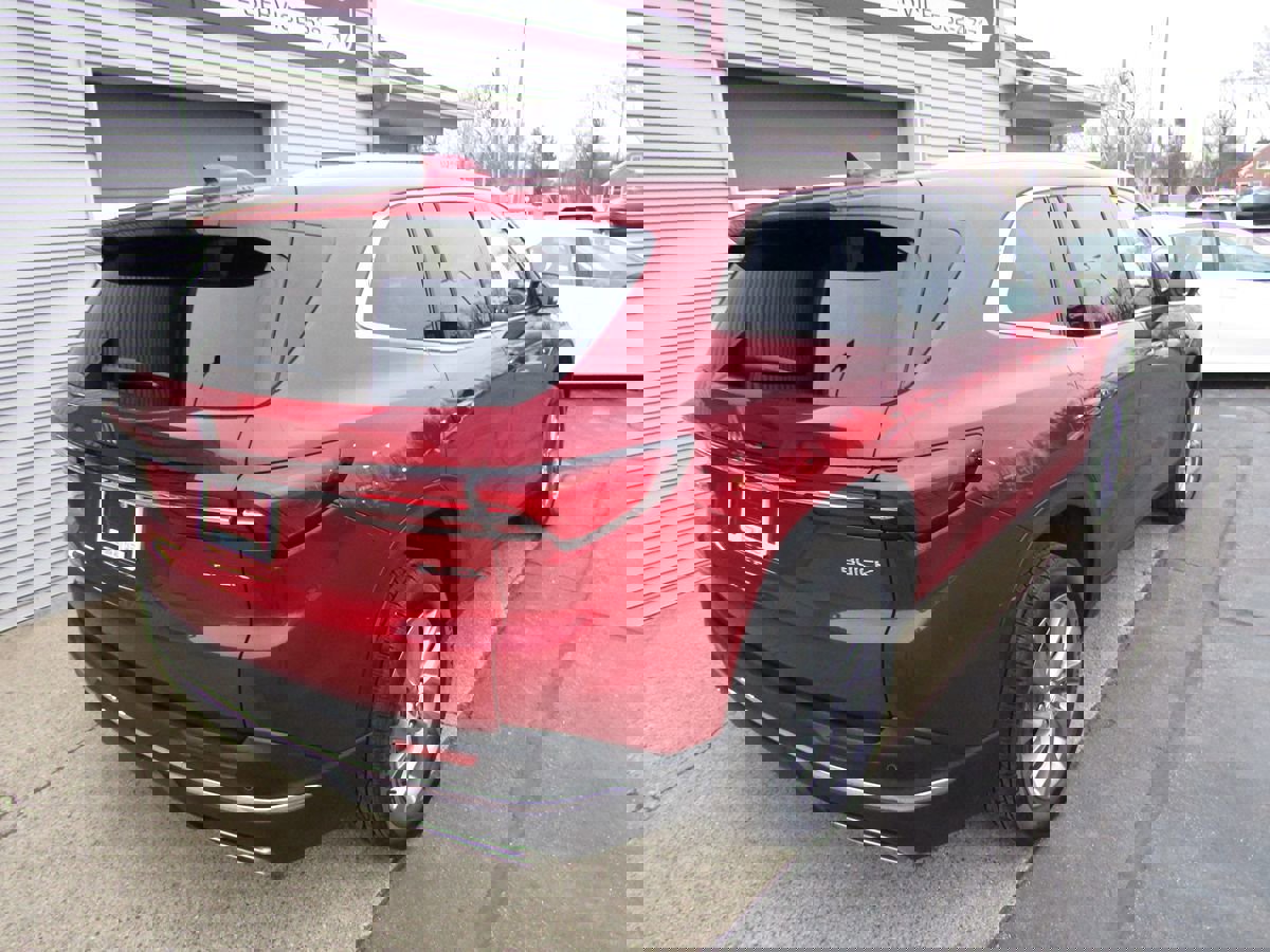 Used 2025 Buick Enclave Preferred image 3