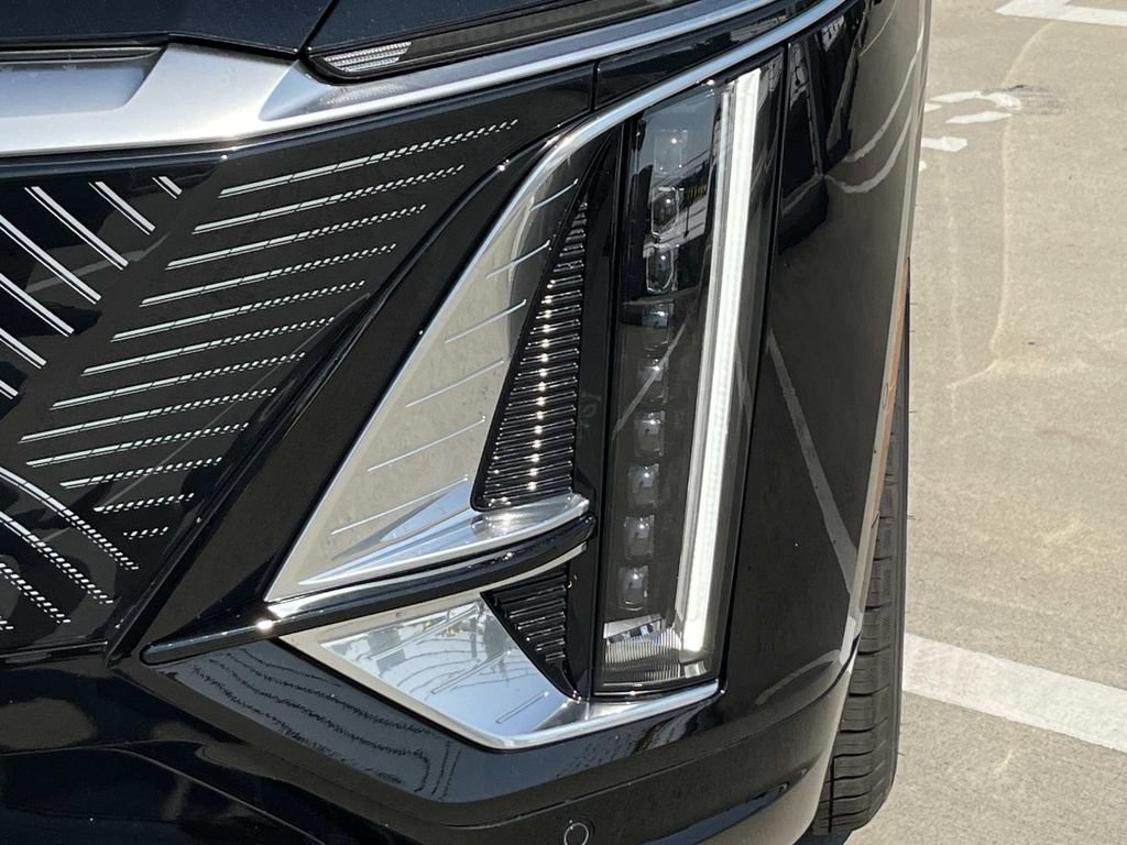 New 2026 Cadillac Lyriq Luxury AWD/4WD image 9