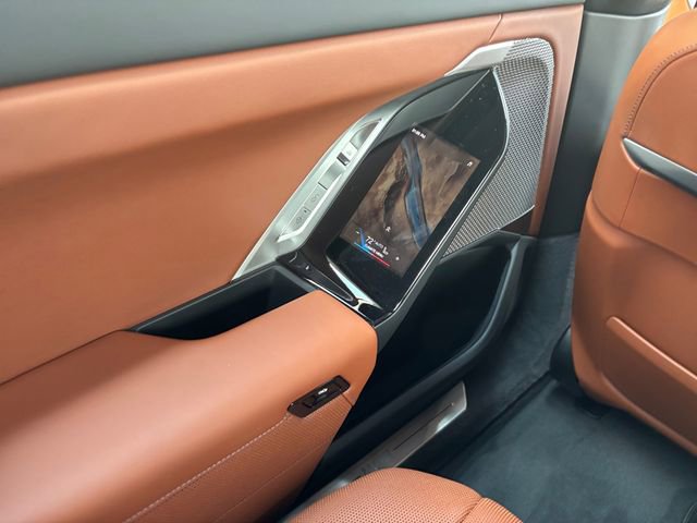 Used 2025 BMW i7 xDrive60 w/ Premium Package image 35