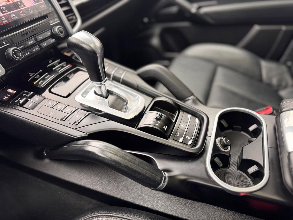Used 2017 Porsche Cayenne image 17