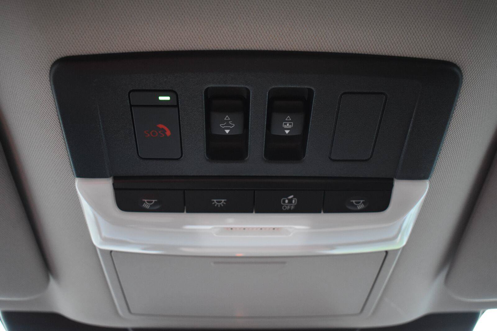 Used 2025 Nissan Pathfinder Platinum w/ Black Appearance Package FWD image 48