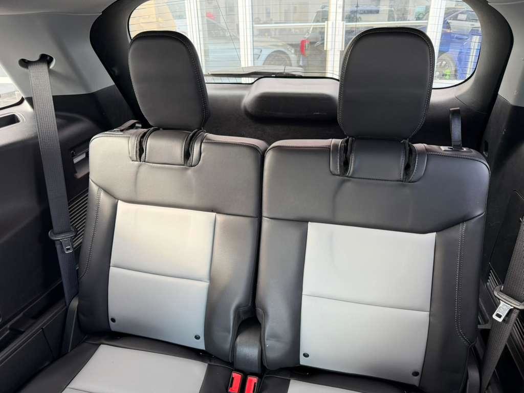 Used 2022 Ford Explorer XLT w/ Equipment Group 202A image 10