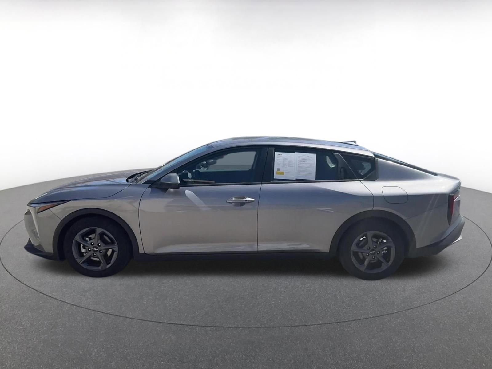 Used 2025 Kia K4 LXS image 9