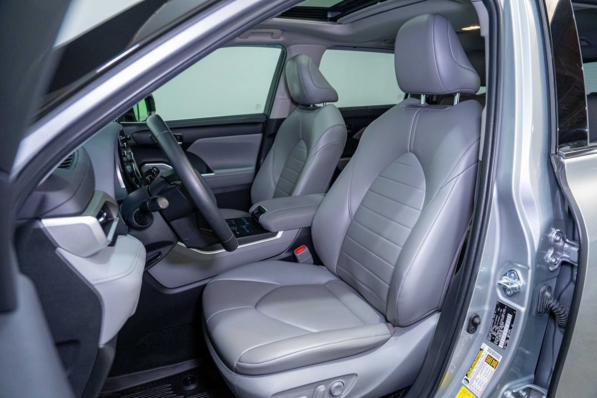 Used 2022 Toyota Highlander XLE AWD/4WD image 13