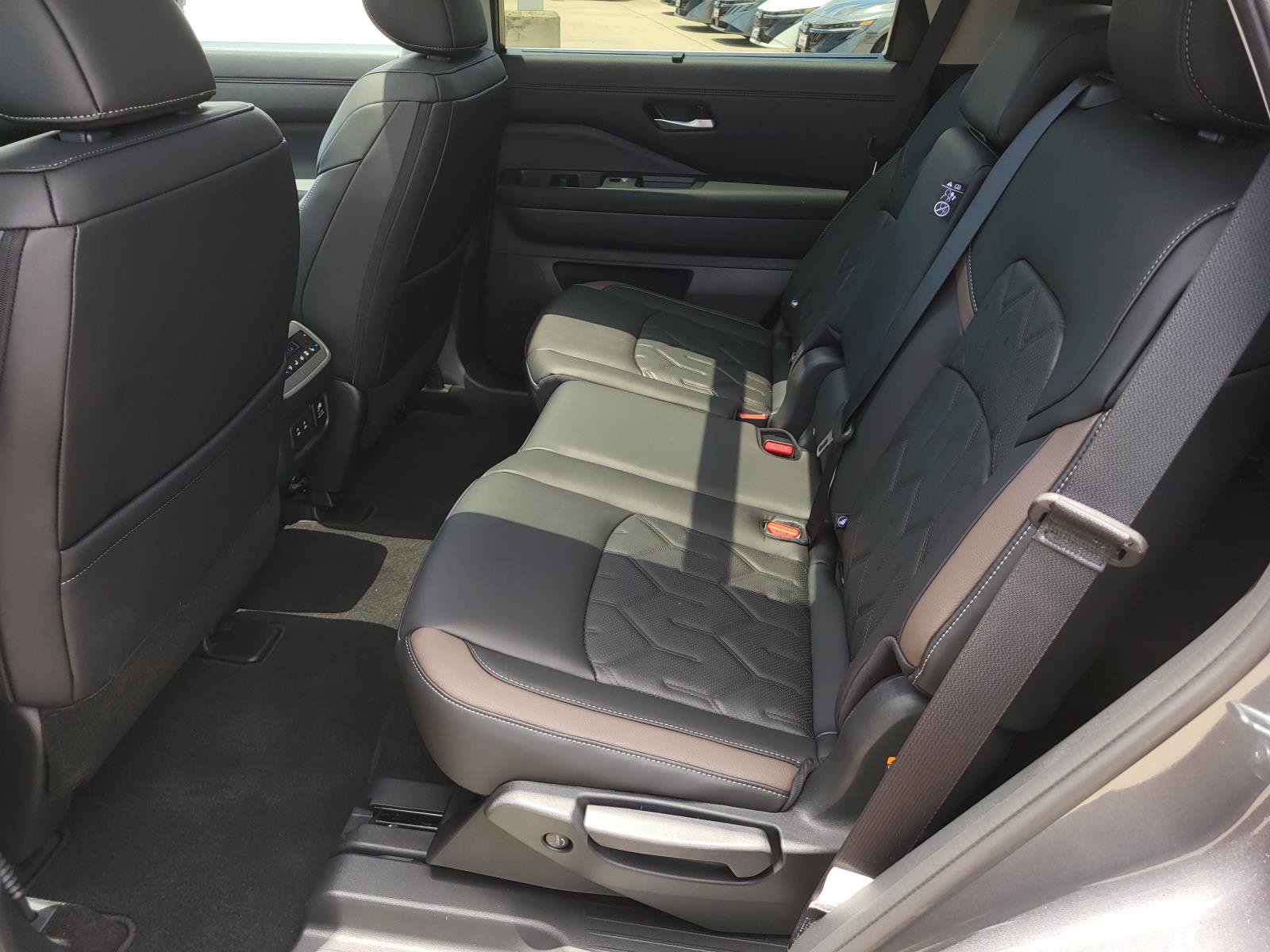 New 2026 Nissan Pathfinder Platinum w/ Accent Package FWD image 15