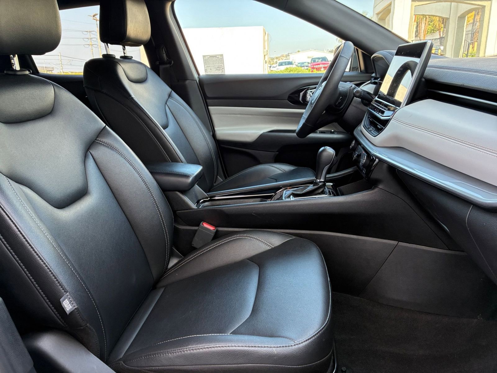 Used 2025 Jeep Compass Limited AWD/4WD image 37