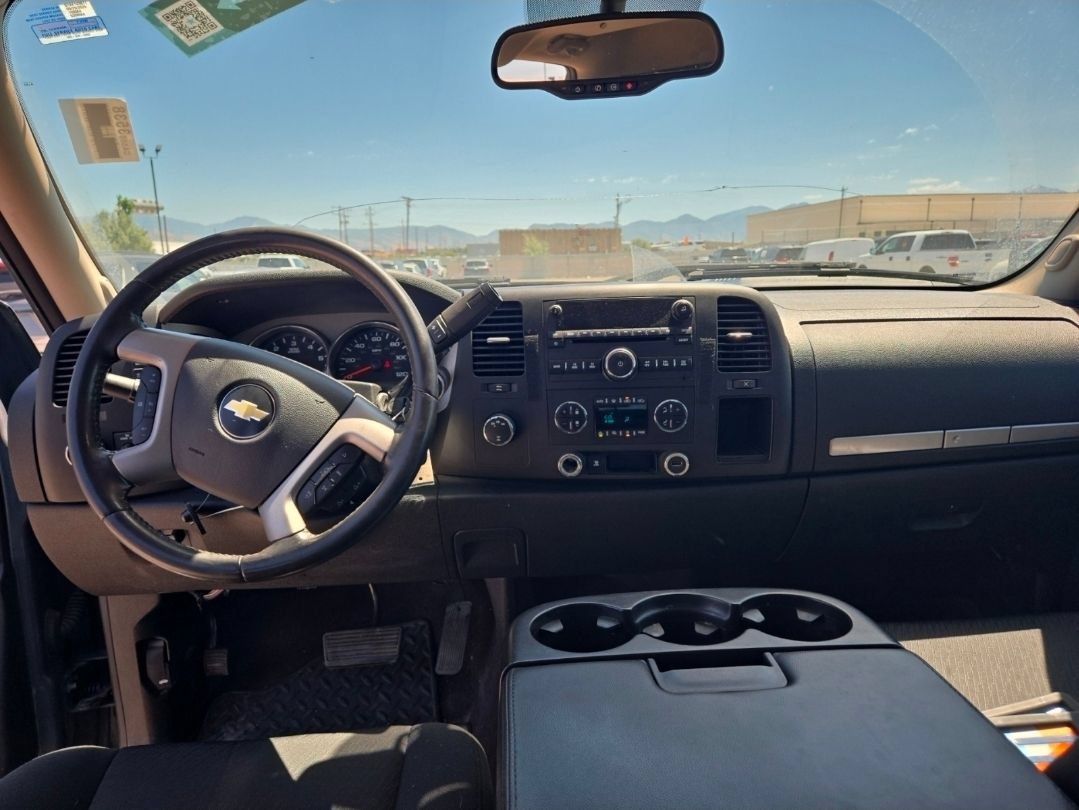 Used 2010 Chevrolet Silverado 2500 LT w/ Interior Plus Package AWD/4WD image 8