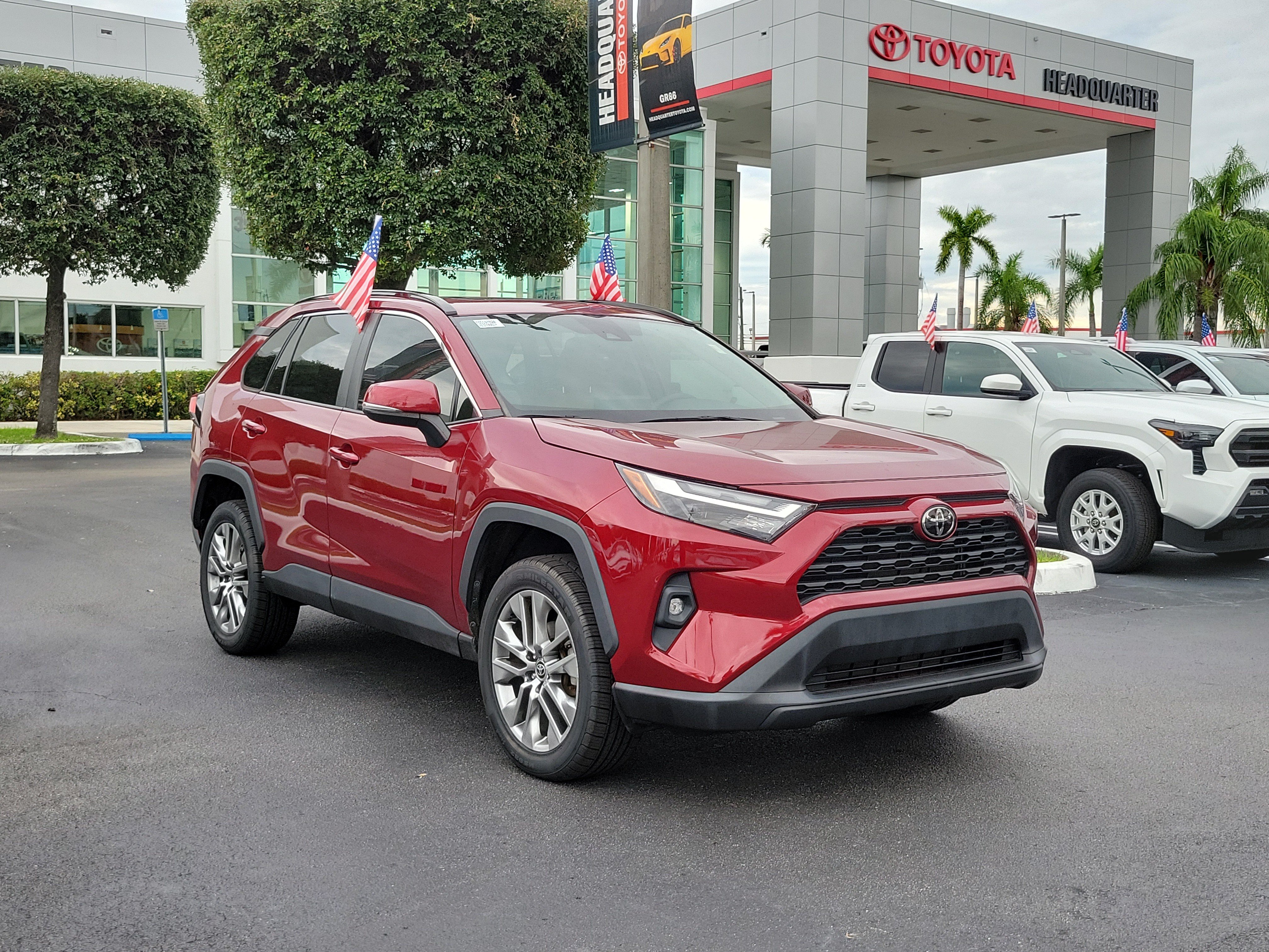 Used 2023 Toyota RAV4 XLE Premium FWD image 2