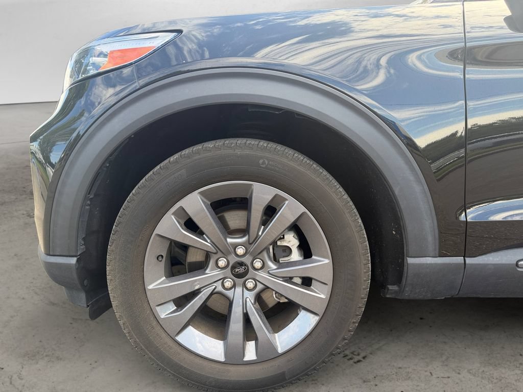 Used 2023 Ford Explorer XLT w/ Equipment Group 202A AWD/4WD image 9