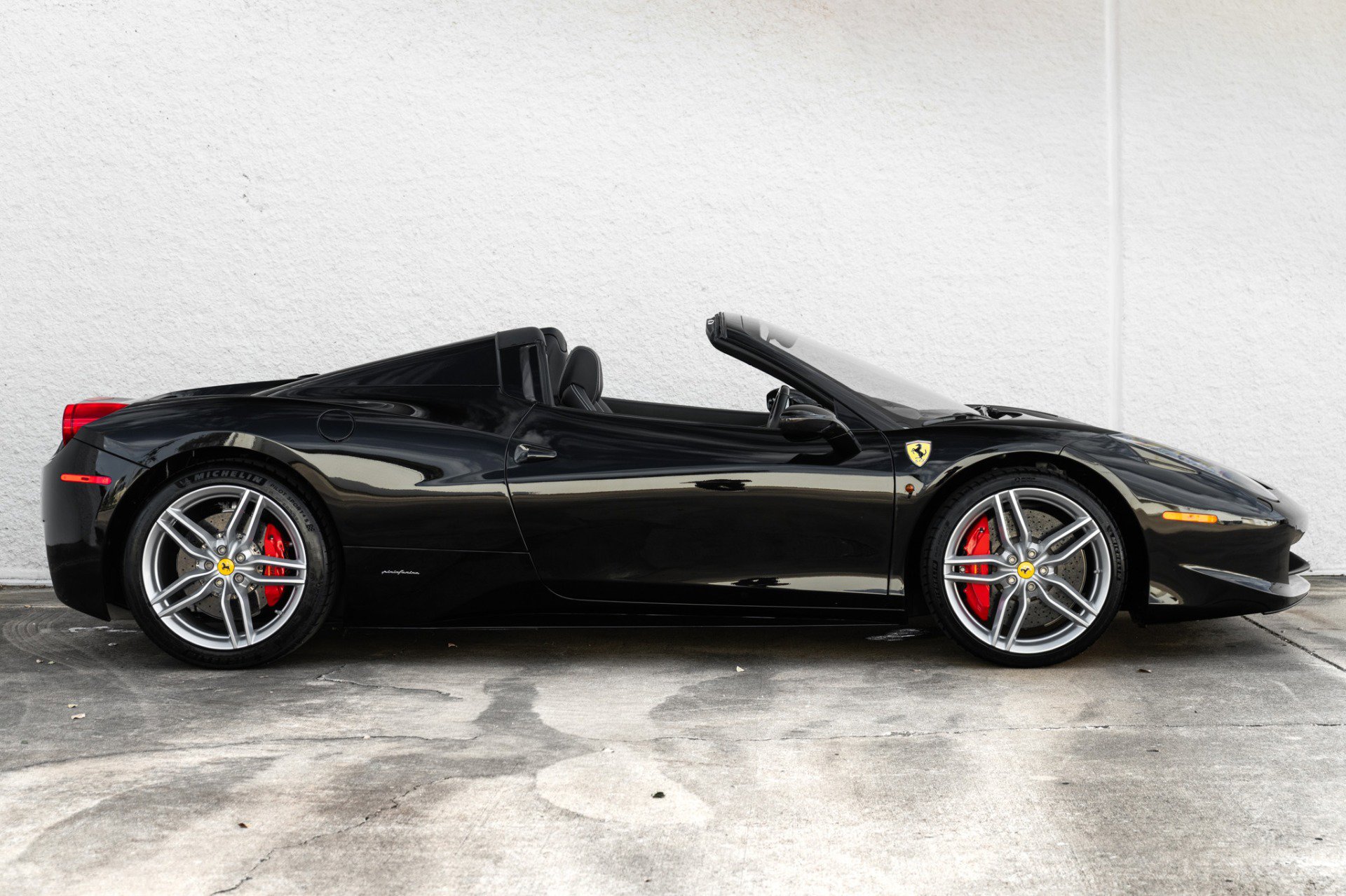 Used 2013 Ferrari 458 Spider image 3