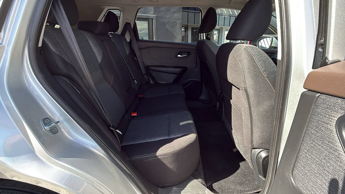 Used 2022 Nissan Rogue SV AWD/4WD image 16