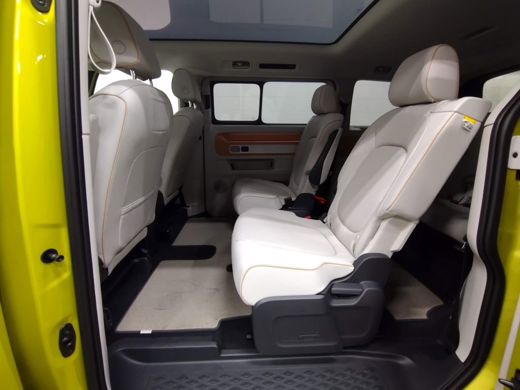 New 2025 Volkswagen ID. Buzz 1st Edition image 36