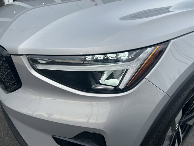 Certified 2025 Volvo XC40 B5 Plus image 8