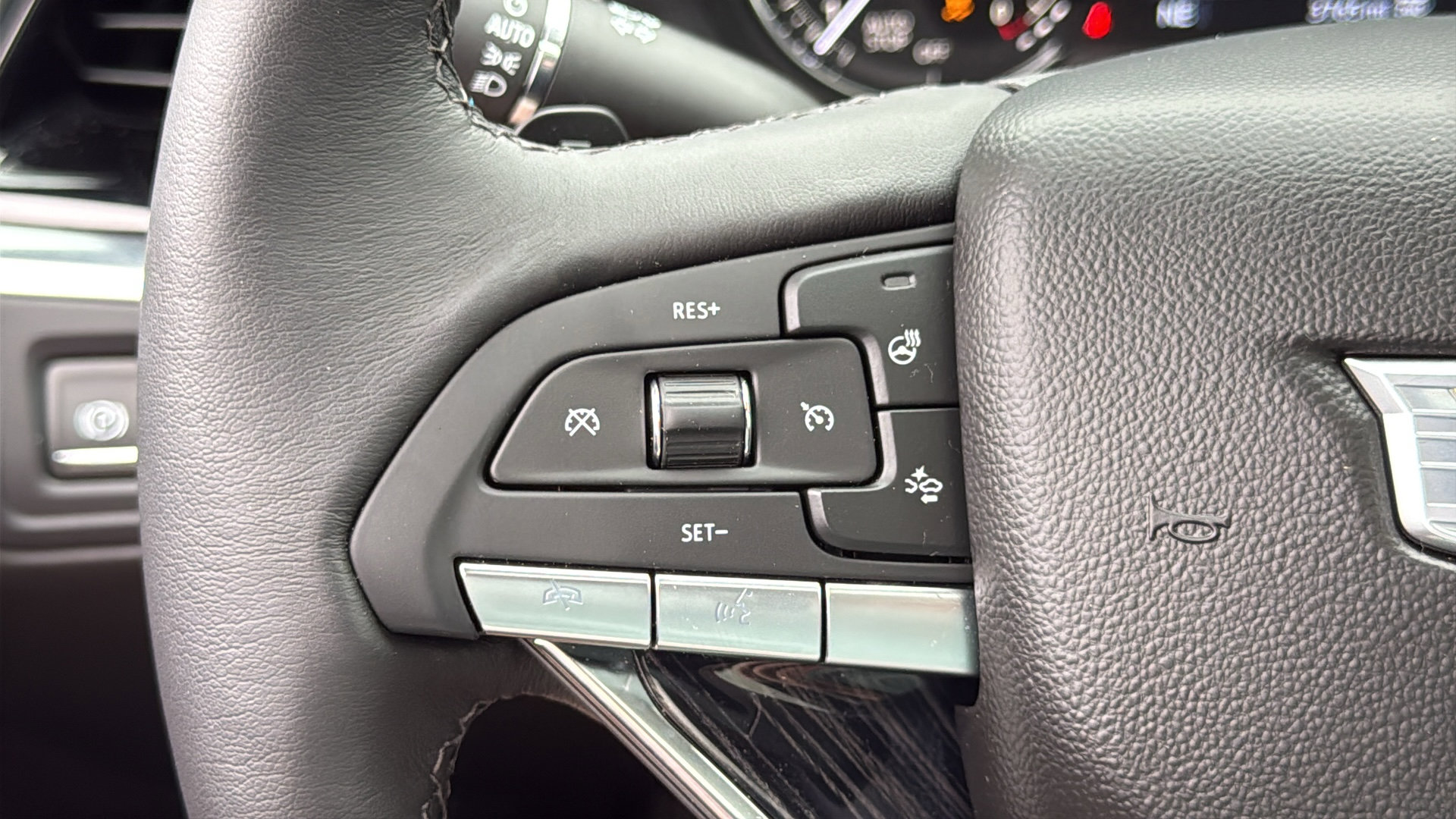 New 2025 Cadillac XT6 Premium Luxury image 16