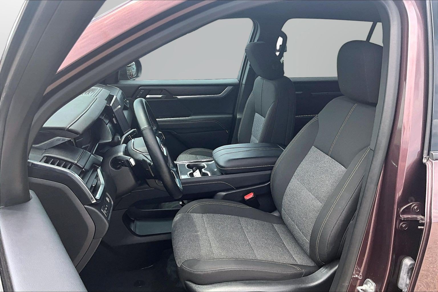 Used 2025 GMC Acadia Elevation FWD image 15