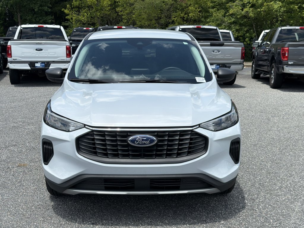 Used 2026 Ford Escape Active w/ Cold Weather Package FWD image 2