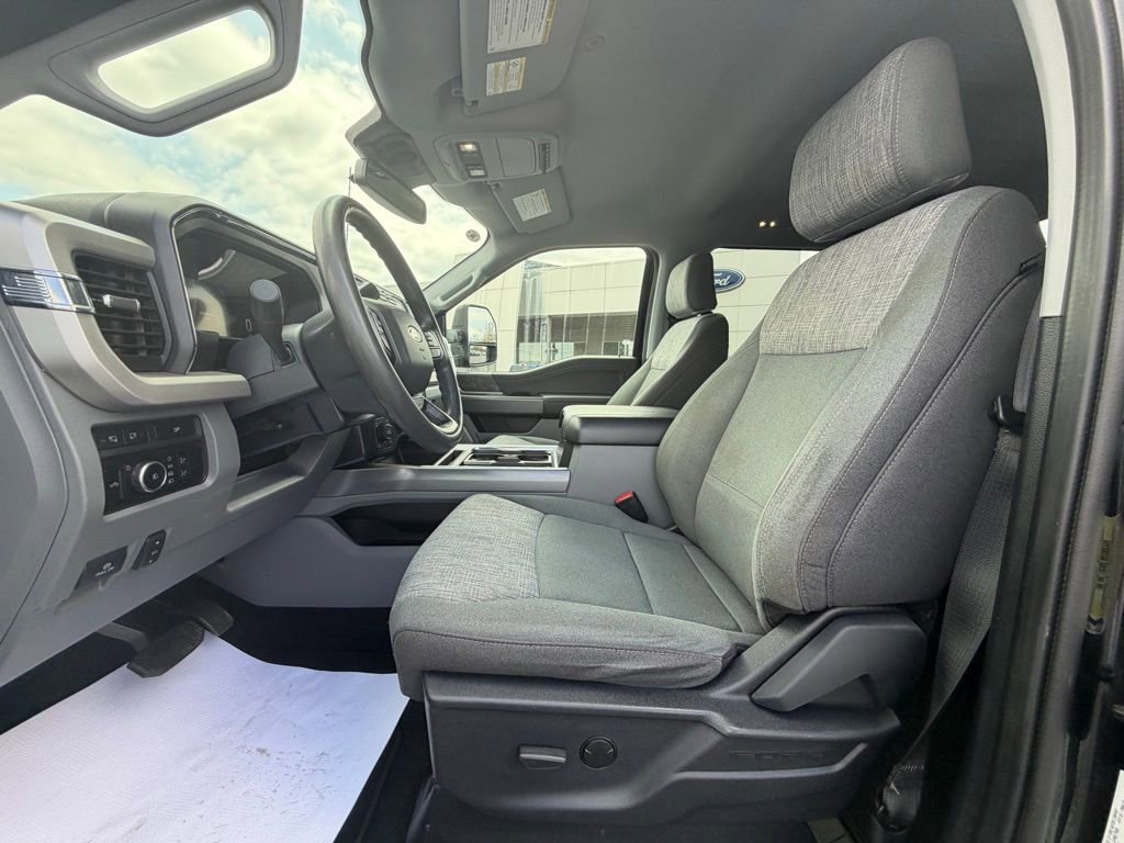 Used 2023 Ford F250 XLT w/ XLT Premium Package AWD/4WD image 18