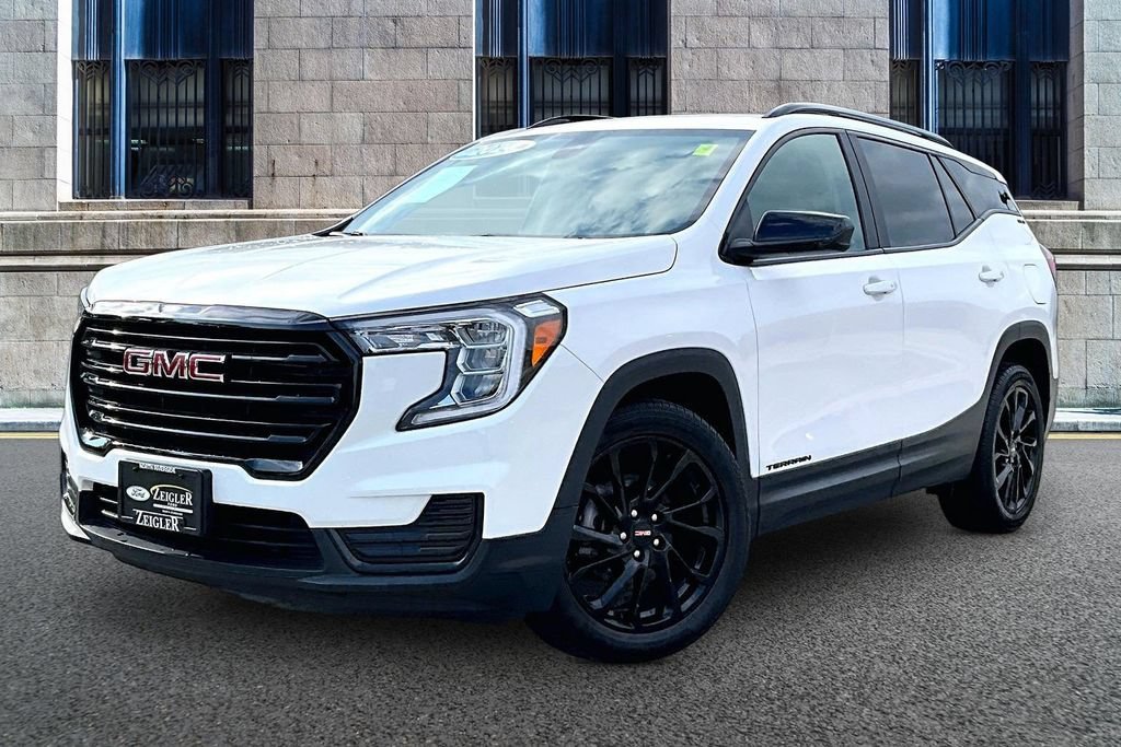 Used 2024 GMC Terrain SLE w/ Elevation Edition FWD image 2