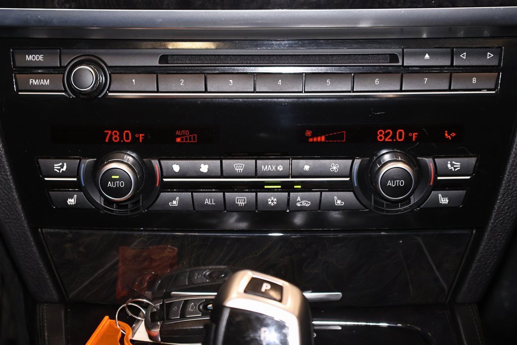 Used 2011 BMW 750Li xDrive image 32