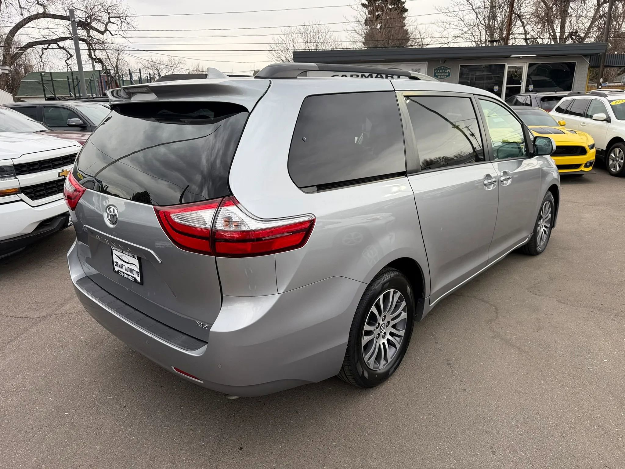 Used 2018 Toyota Sienna XLE w/ XLE Navigation Package FWD image 9
