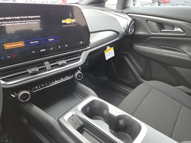 New 2026 Chevrolet Equinox EV LT image 32