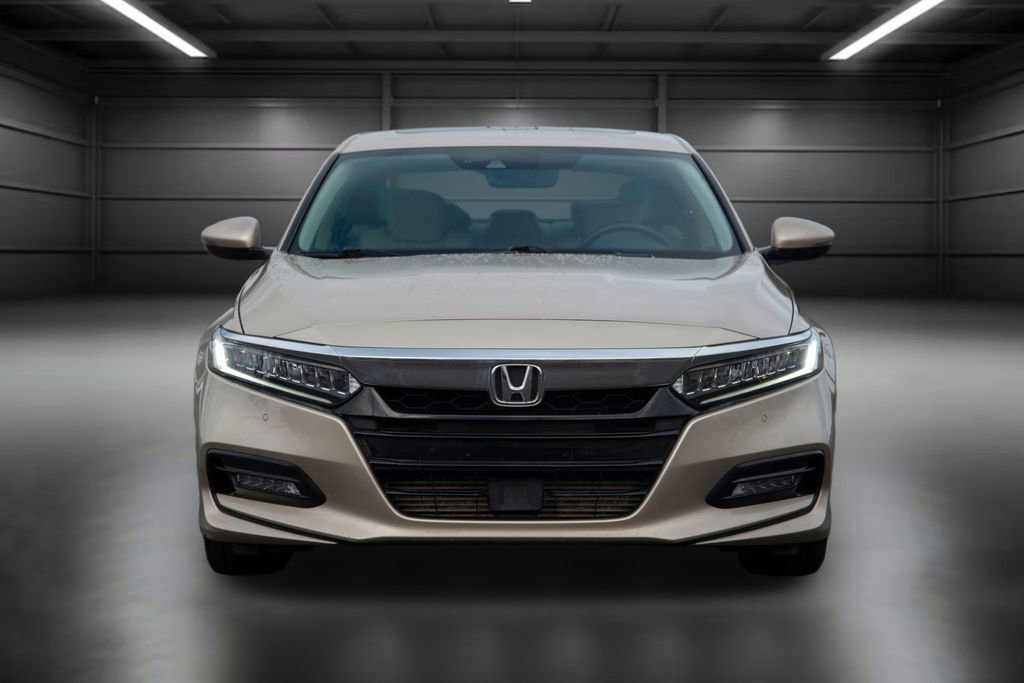 Used 2018 Honda Accord Touring video 2