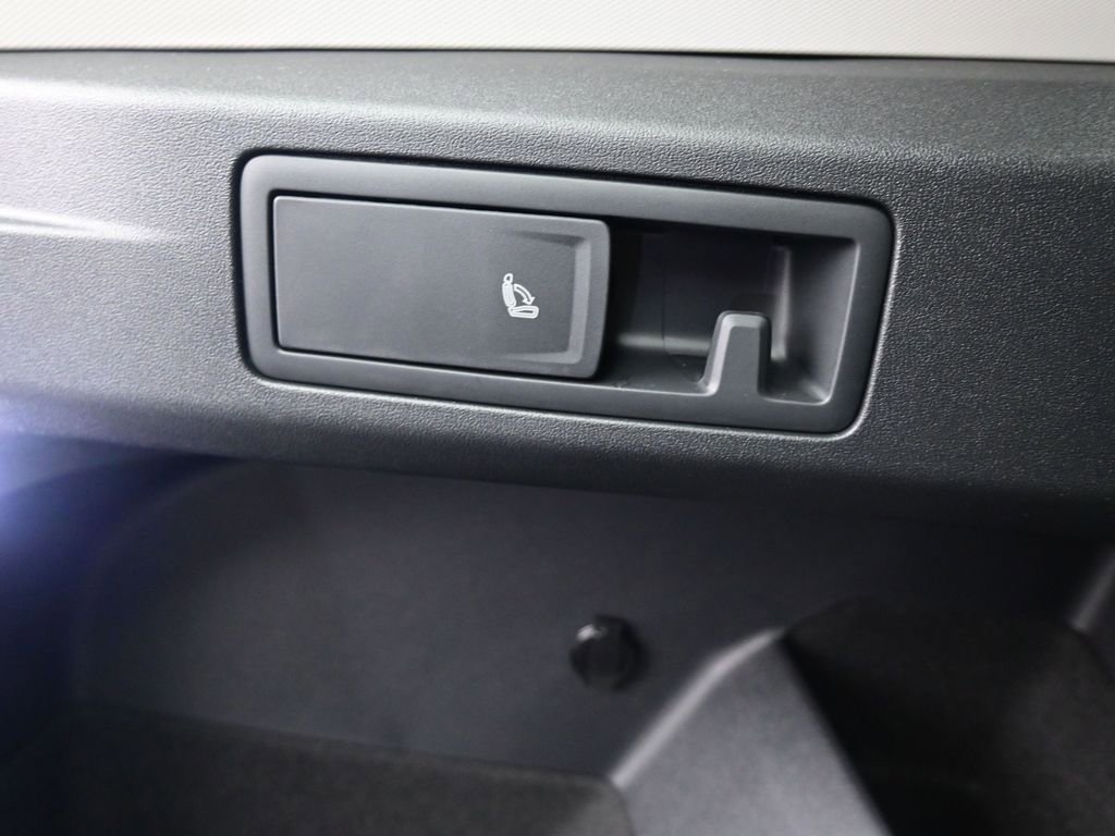 Used 2025 Volkswagen Tiguan SE image 27