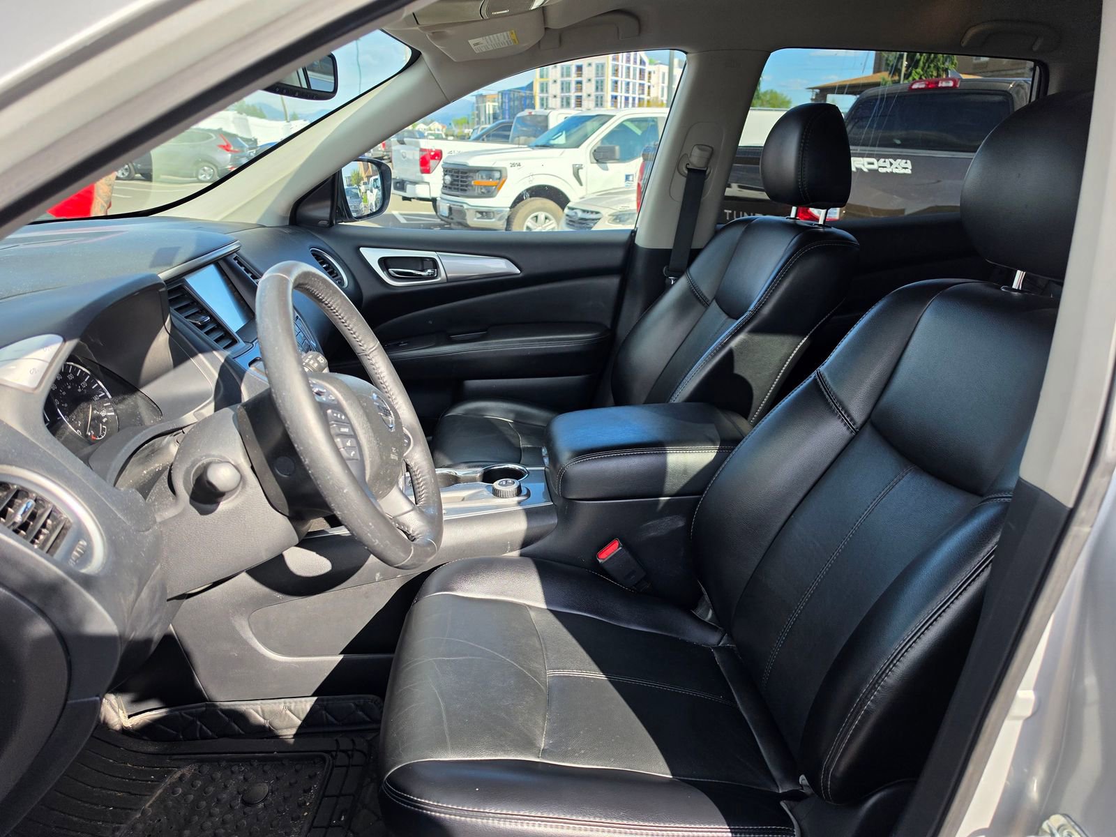 Used 2020 Nissan Pathfinder SL AWD/4WD image 9