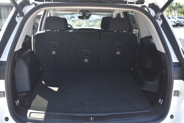 Used 2023 Jeep Grand Cherokee Laredo w/ Luxury Tech Group I RWD image 17