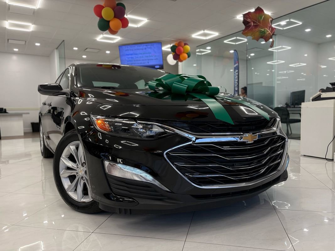 Used 2025 Chevrolet Malibu LT image 3