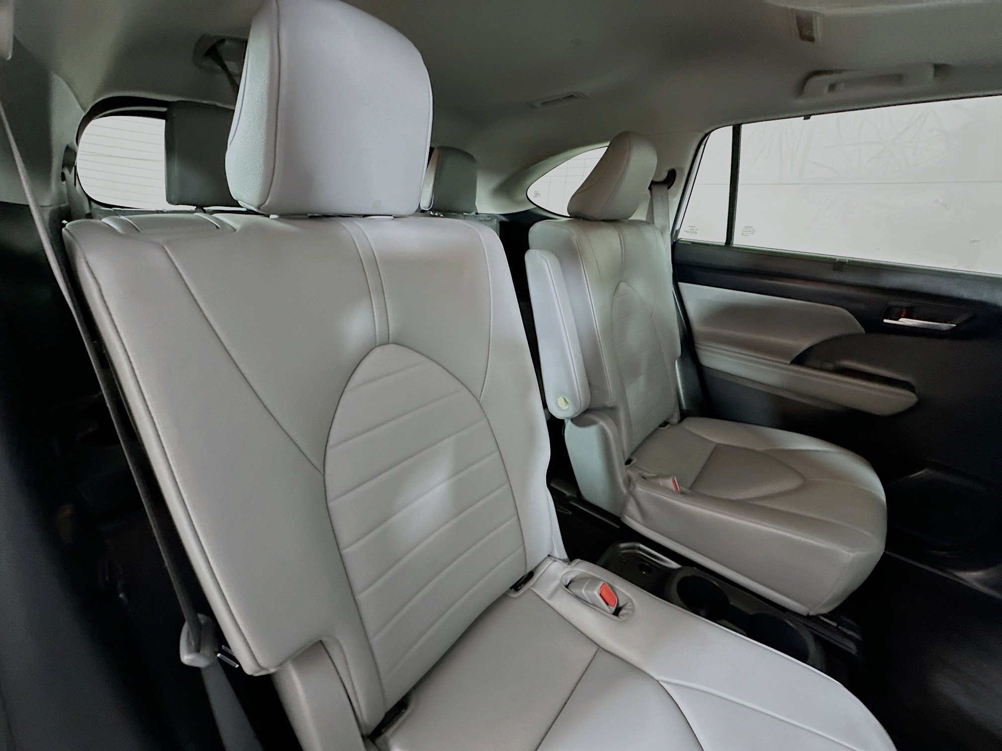 Used 2023 Toyota Highlander XLE image 28