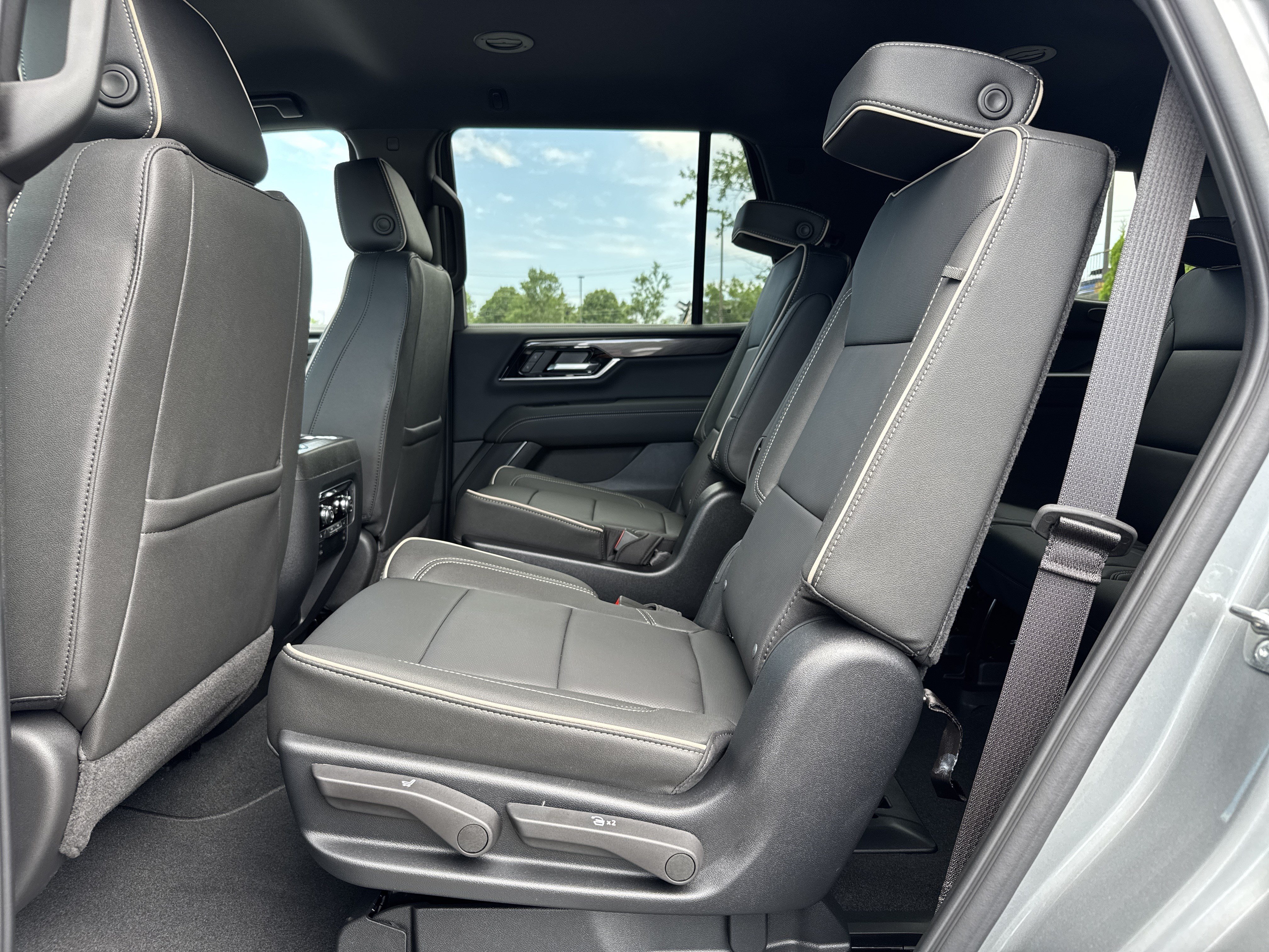 New 2026 GMC Yukon Elevation AWD/4WD image 30
