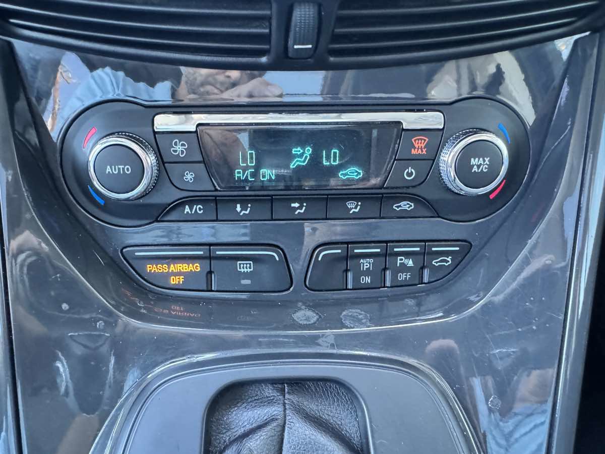 Used 2015 Ford Escape Titanium w/ Equipment Group 301A AWD/4WD image 49