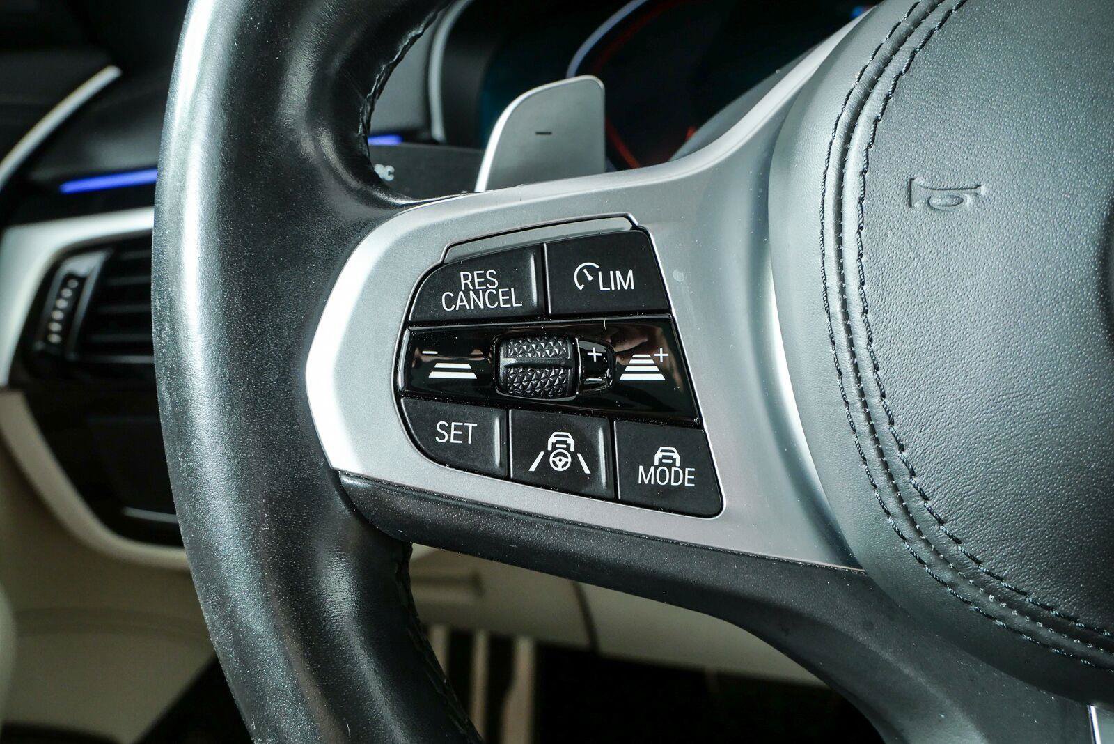 Used 2021 BMW M550i xDrive AWD/4WD image 11
