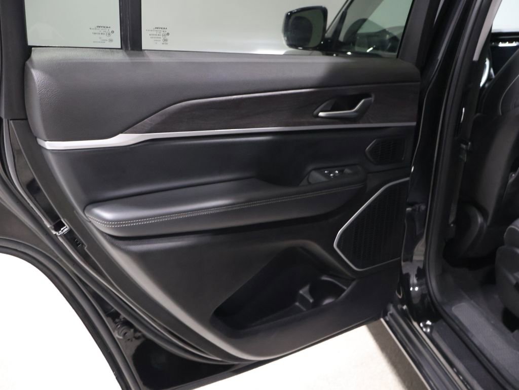 Used 2021 Jeep Grand Cherokee L Limited image 20