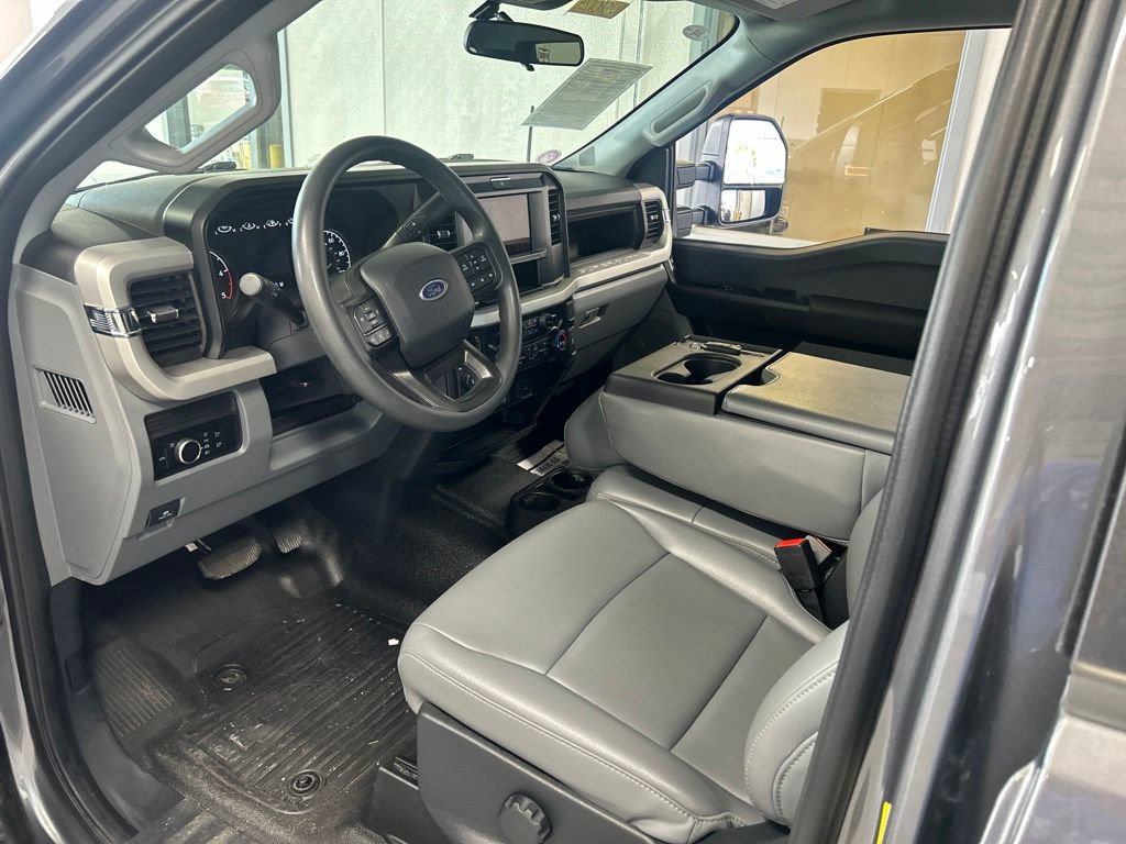 Used 2025 Ford F350 XL AWD/4WD image 3